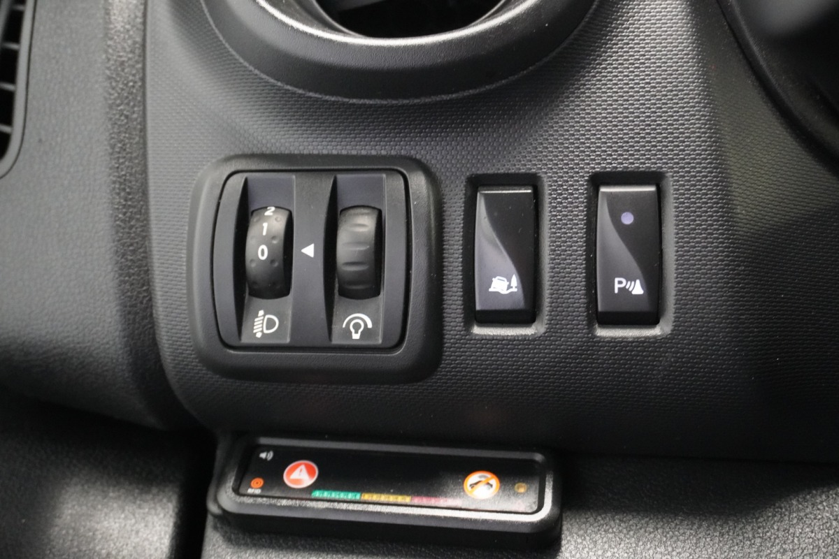 Renault Trafic 2.0 dCi 120PK EURO 6 - Airco - Navi - Cruise - € 12.950,- Excl.