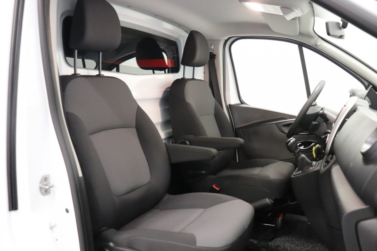 Renault Trafic 2.0 dCi 120PK EURO 6 - Airco - Cruise - Trekhaak - € 13.900,- Excl.