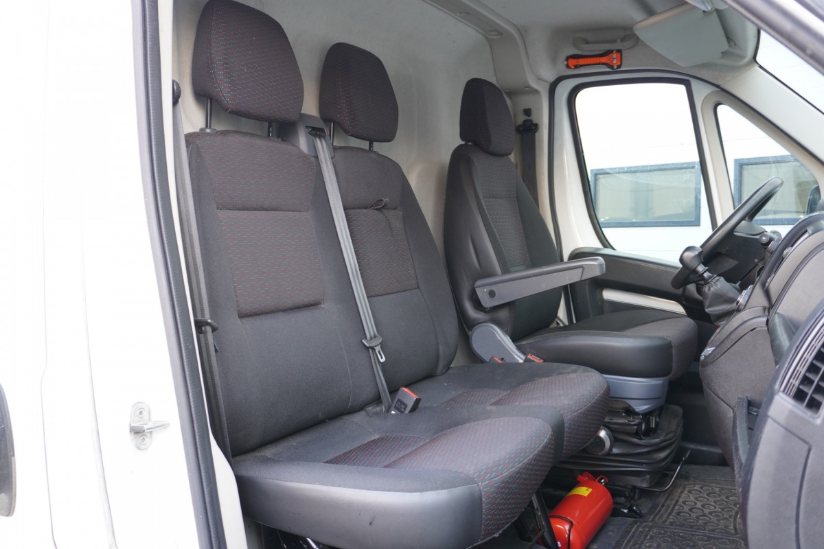 Peugeot Boxer 2.2 BlueHDi 120PK 2x Schuifdeur L2H2 EURO 6 - Airco - Navi - Cruise - Camera - € 15.950,-