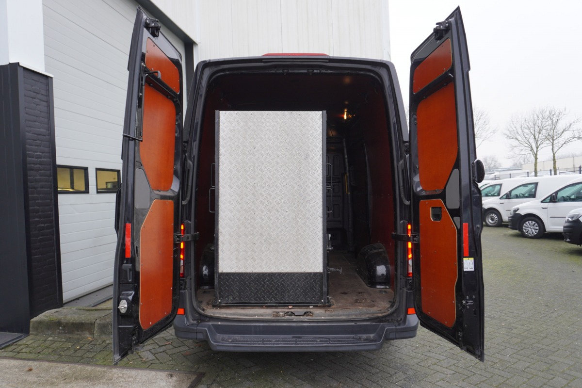 Volkswagen Crafter 2.0 TDI L3H3 EURO 6 - Airco - Cruise - € 18.900,- Excl.
