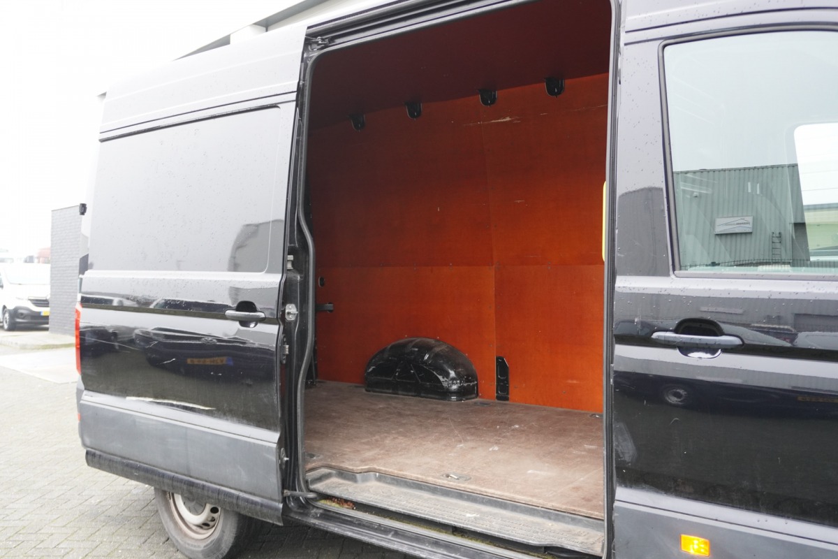 Volkswagen Crafter 2.0 TDI L3H3 EURO 6 - Airco - Cruise - € 18.900,- Excl.
