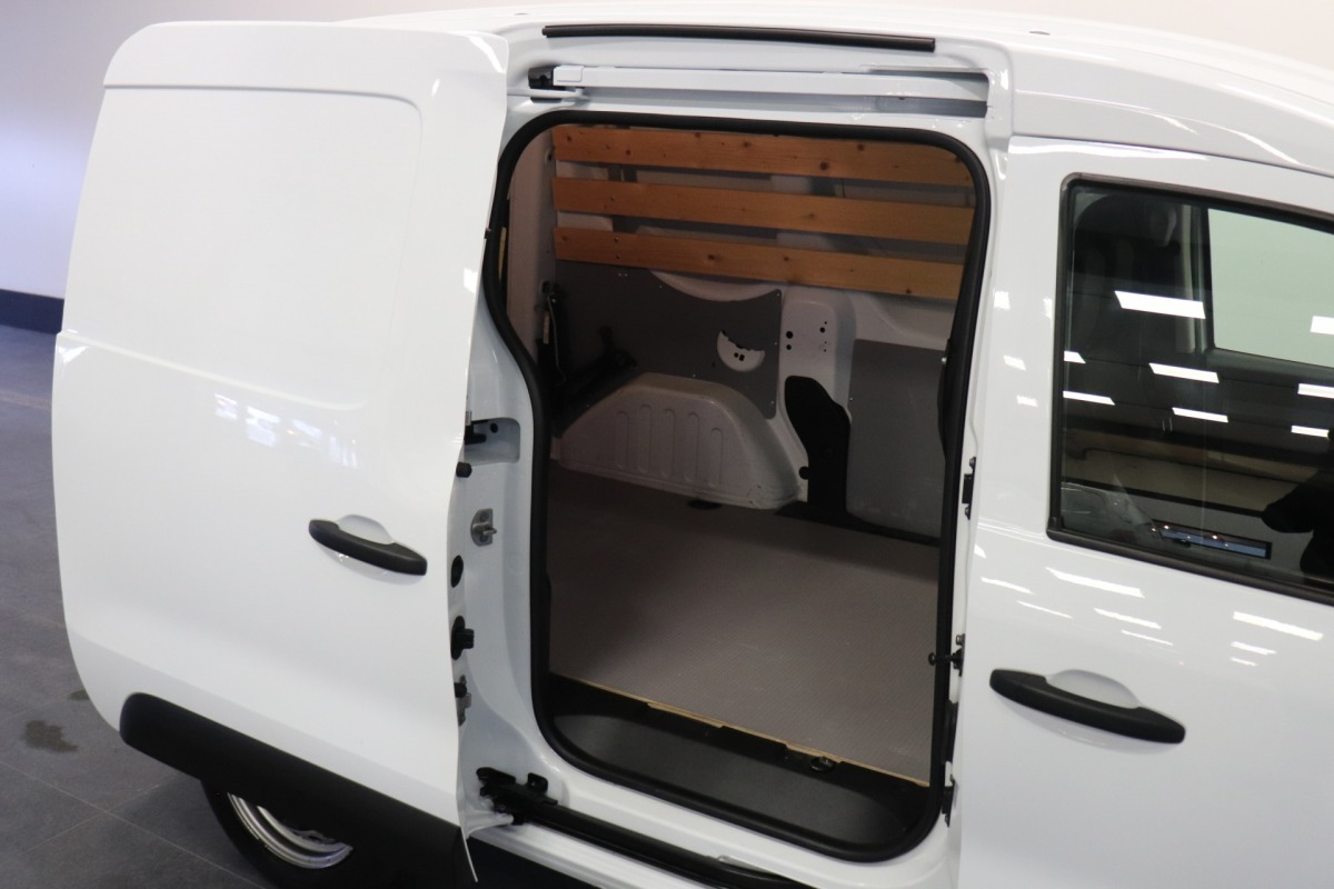 Renault Express 1.5 dCi EURO 6 - Airco - Navi - Cruise - € 12.499, - Excl.