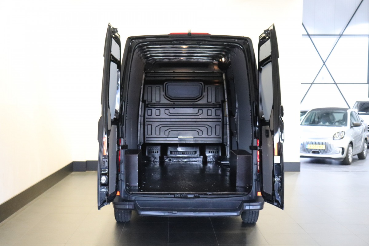 Volkswagen Crafter 2.0 TDI 140PK L4H3 Automaat EURO 6 - Airco - Navi - Cruise - € 21.950,- Excl.