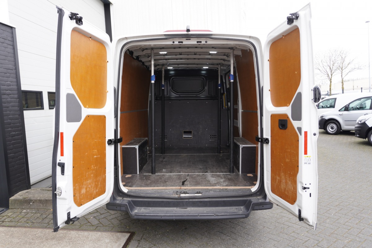 Volkswagen Crafter 2.0 TDI 177PK L3H2 Automaat EURO 6 - Airco - Navi - Cruise - € 27.950,- Excl.