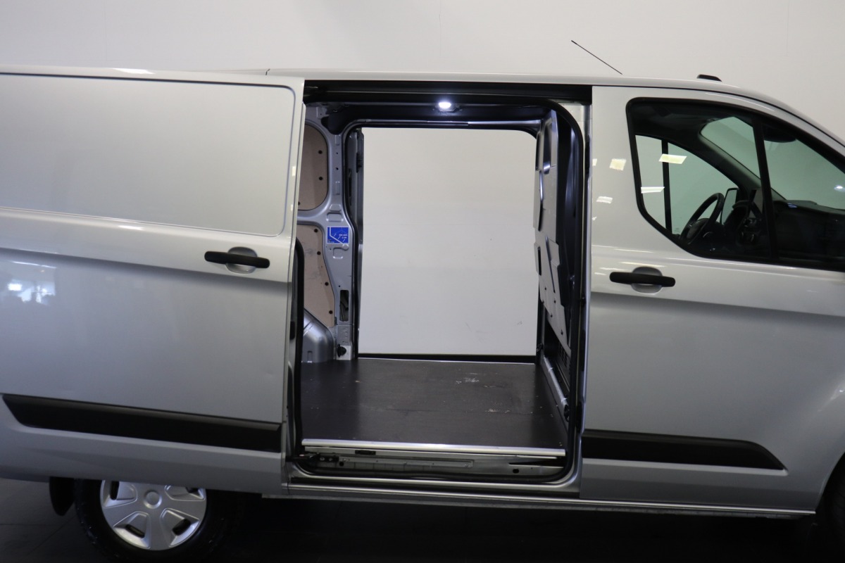 Ford Transit Custom 2.0 TDCI 130PK 2x Schuifdeur EURO 6 - Airco - Cruise - Camera - € 14.900,- Excl.