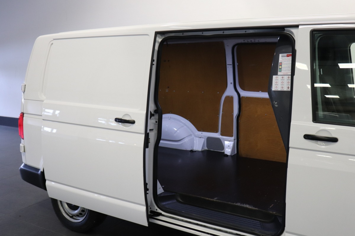 Volkswagen Transporter 2.0 TDI L2 Automaat Dubbele schuifdeur EURO 6 - Airco - Cruise - € 13.950,- Excl.