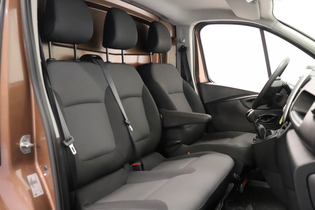Renault Trafic 1.6 dCi EURO 6 - Airco - Navi - Cruise - € 10.900,- Excl.