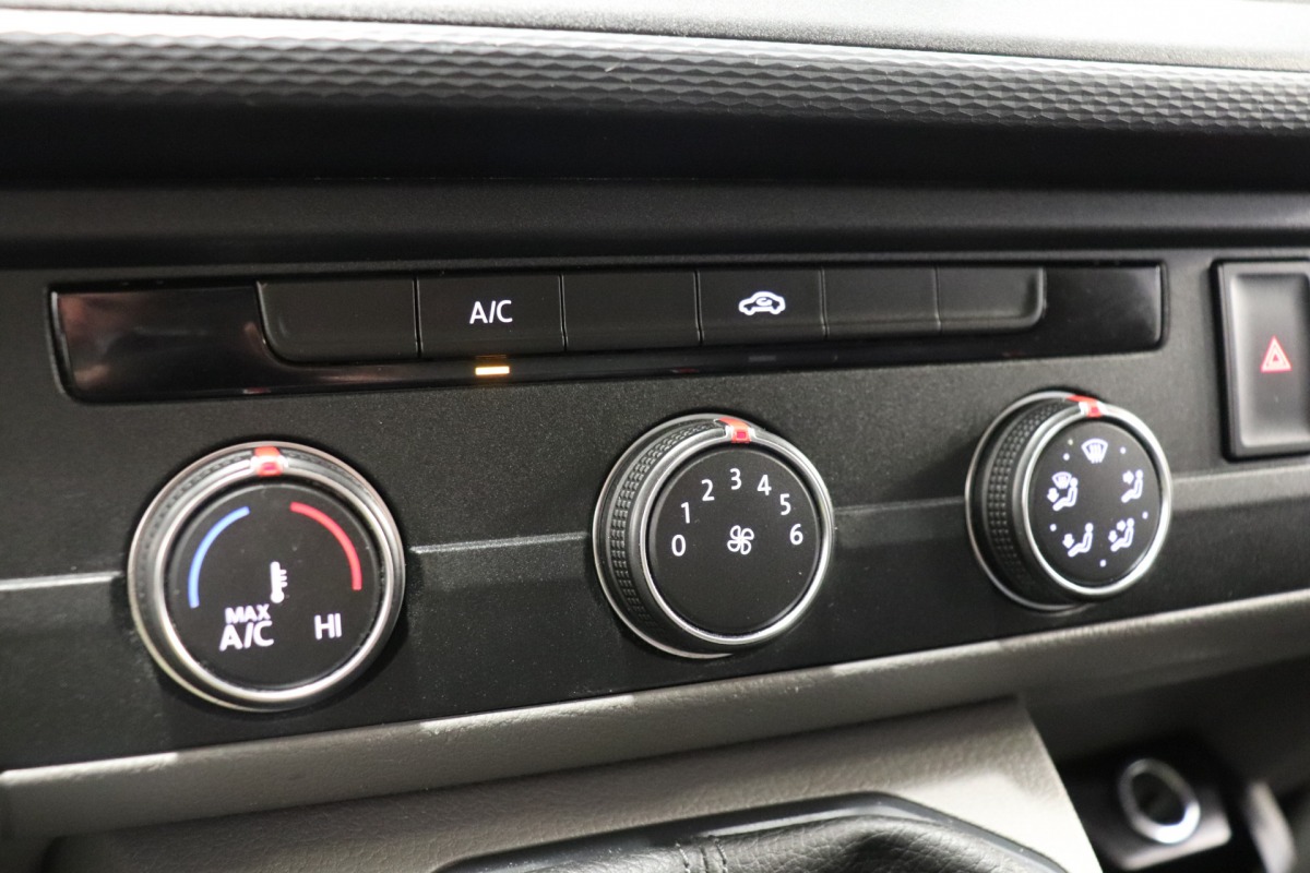 Volkswagen Transporter 2.0 TDI L2 110PK 2 schuifdeuren EURO 6 - Airco - Navi - Cruise - €15.900,- Excl.