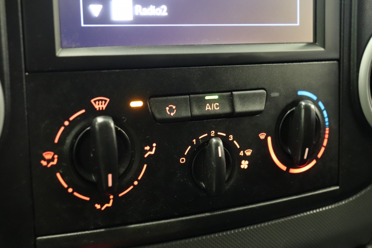 Peugeot Partner 120 1.6 BlueHDi EURO6 - Airco - Cruise - Trekhaak - € 4.499,- Excl. BTW