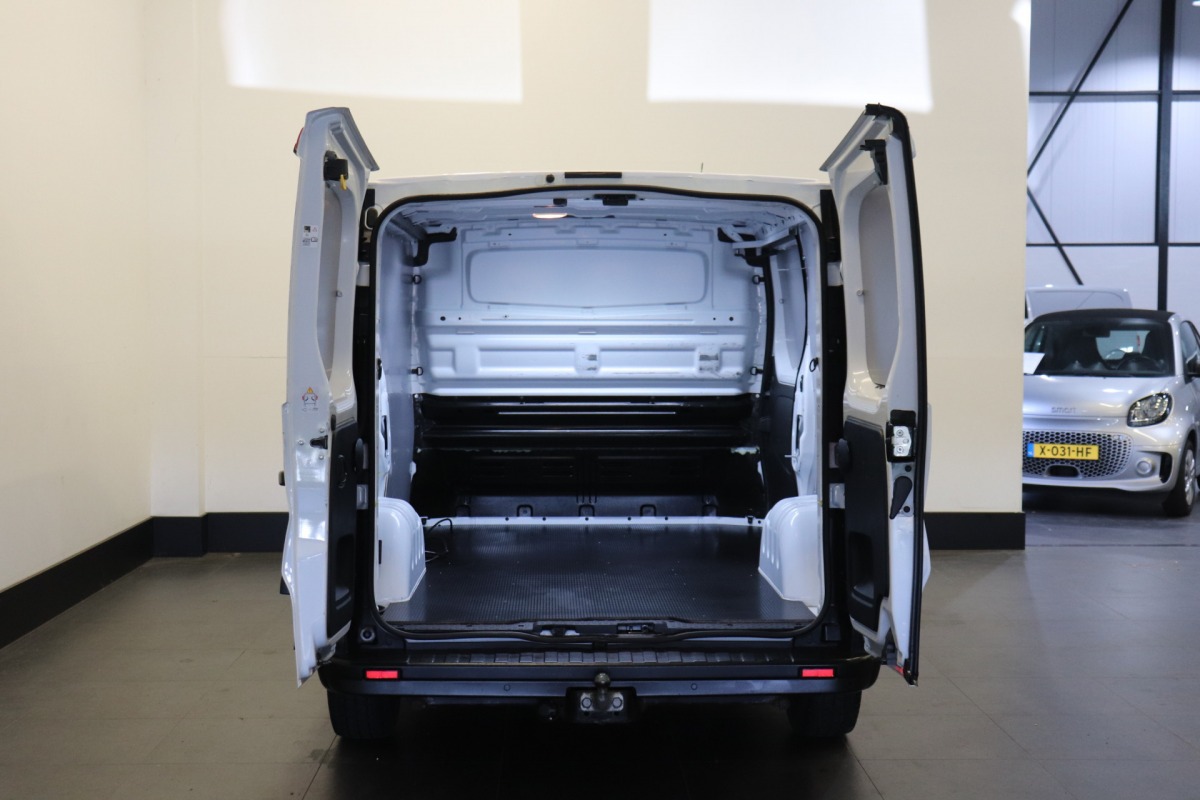 Renault Trafic 2.0 dCi 145PK Automaat EURO 6 - A/C Climate - Cruise - Navi - Trekhaak - €13.950,- Excl.