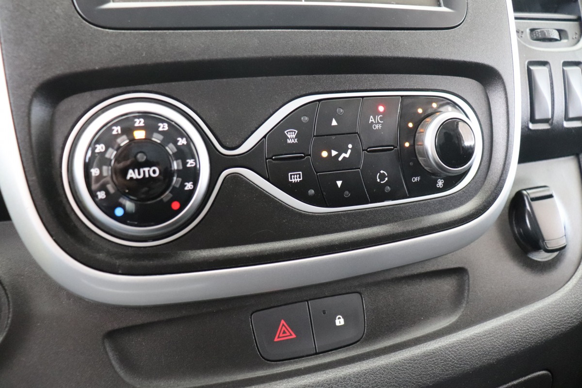 Renault Trafic 2.0 dCi 145PK Automaat EURO 6 - A/C Climate - Cruise - Navi - Trekhaak - €13.950,- Excl.
