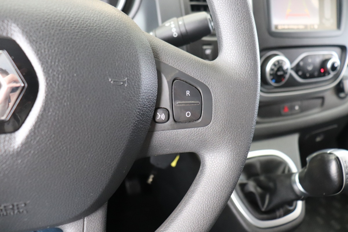 Renault Trafic 2.0 dCi 145PK Automaat EURO 6 - A/C Climate - Cruise - Navi - Trekhaak - €13.950,- Excl.