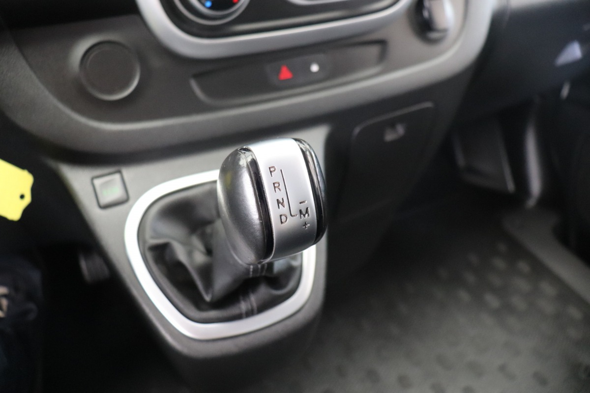Renault Trafic 2.0 dCi 145PK Automaat EURO 6 - A/C Climate - Cruise - Navi - Trekhaak - €13.950,- Excl.