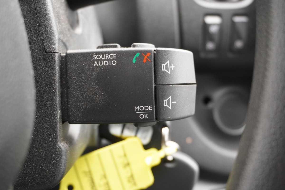 Renault Trafic 1.6 dCi 2 x schuifdeur EURO 6 - Airco - Cruise - Navi - € 12.900 - Excl.