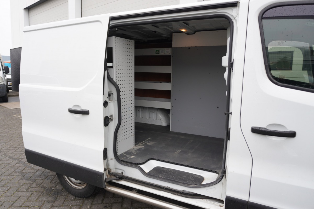 Renault Trafic 1.6 dCi 2 x schuifdeur EURO 6 - Airco - Cruise - Navi - € 12.900 - Excl.