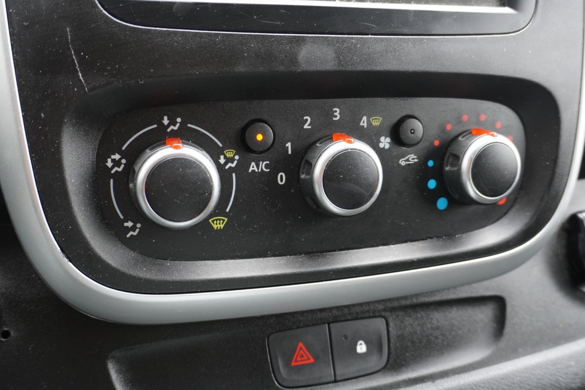 Renault Trafic 1.6 dCi 2 x schuifdeur EURO 6 - Airco - Cruise - Navi - € 12.900 - Excl.