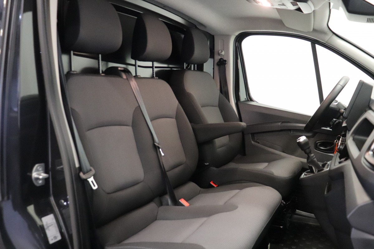 Renault Trafic 2.0 dCi 130PK L2 EURO 6 - Airco - Navi - Cruise - € 18.900,- Excl.
