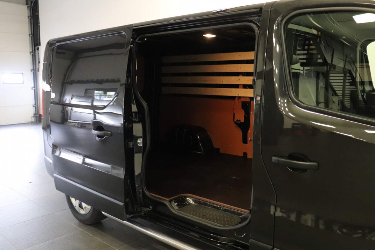 Renault Trafic 2.0 dCi 130PK L2 EURO 6 - Airco - Navi - Cruise - € 18.900,- Excl.