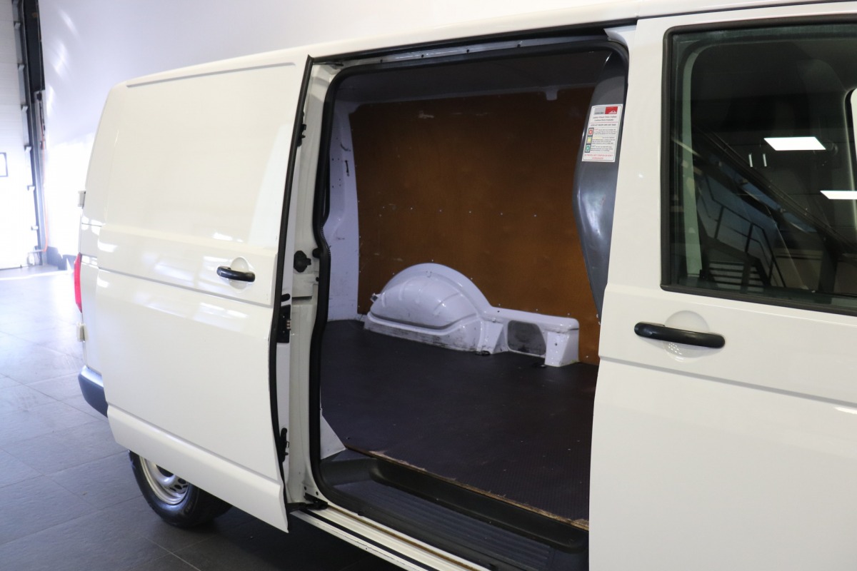Volkswagen Transporter 2.0 TDI L2H1 150PK EURO 6 - Airco - Cruise - Start/Stop - €13.950,- Excl.