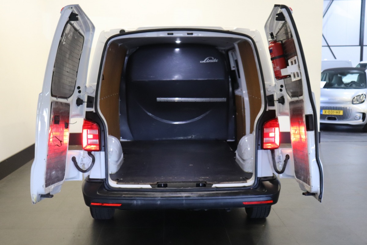 Volkswagen Transporter 2.0 TDI L2H1 150PK EURO 6 - Airco - Cruise - Start/Stop - €13.950,- Excl.