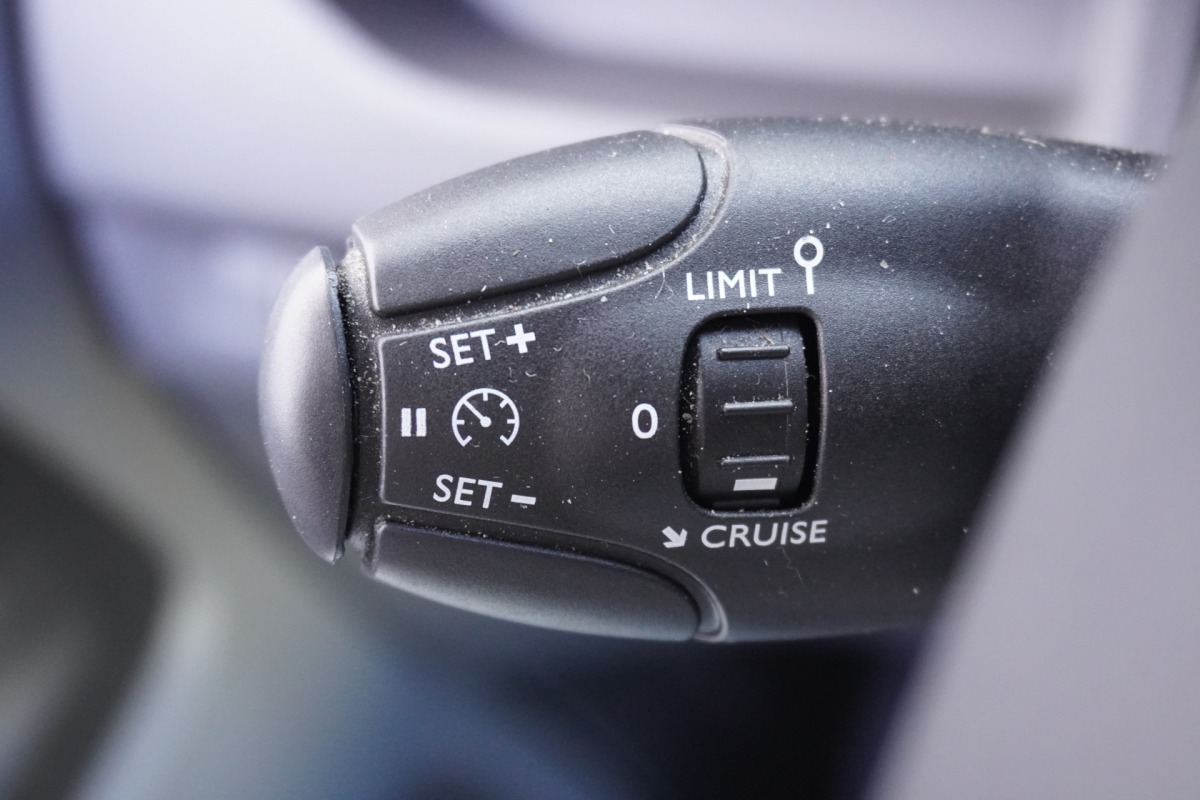 Opel Vivaro 2.0 CDTI 122PK EURO 6 - Airco - Navi - Cruise - € 12.900,- Excl.