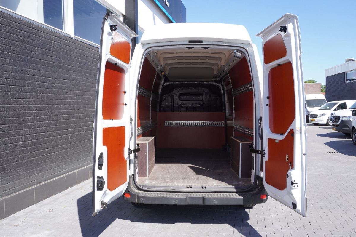 Renault Master 2.3 dCi 170PK L3H3 EURO 6 Airco - Navi - Cruise - € 14.950,- Excl.