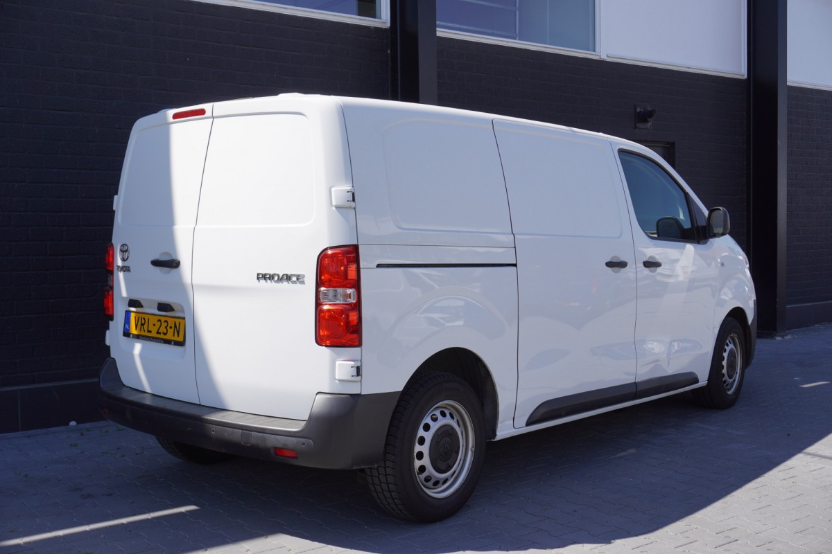 Toyota ProAce Worker 2.0 D-4D 145PK L2 EURO 6 - Airco - Navi - Cruise - € 16.950,- Excl.