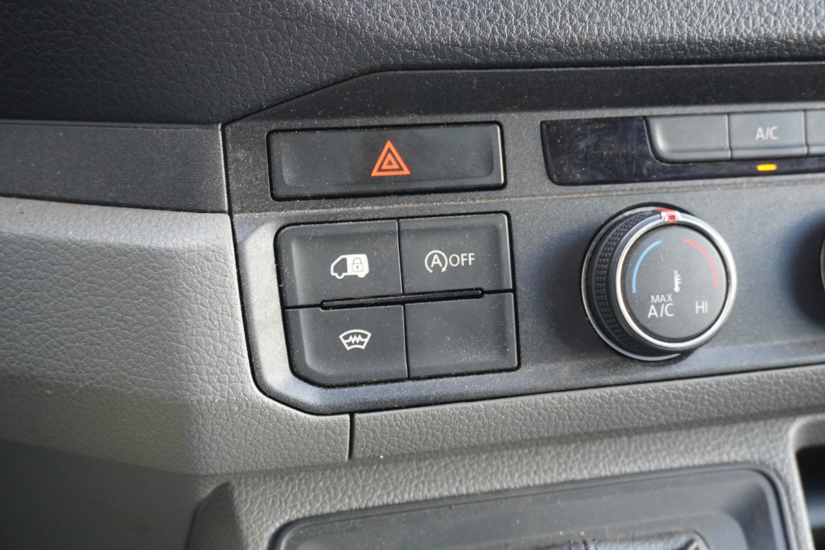 Volkswagen Crafter 2.0 TDI 140PK L3H3 Automaat EURO 6 - Airco - Navi - Cruise - € 16.950,- Excl.