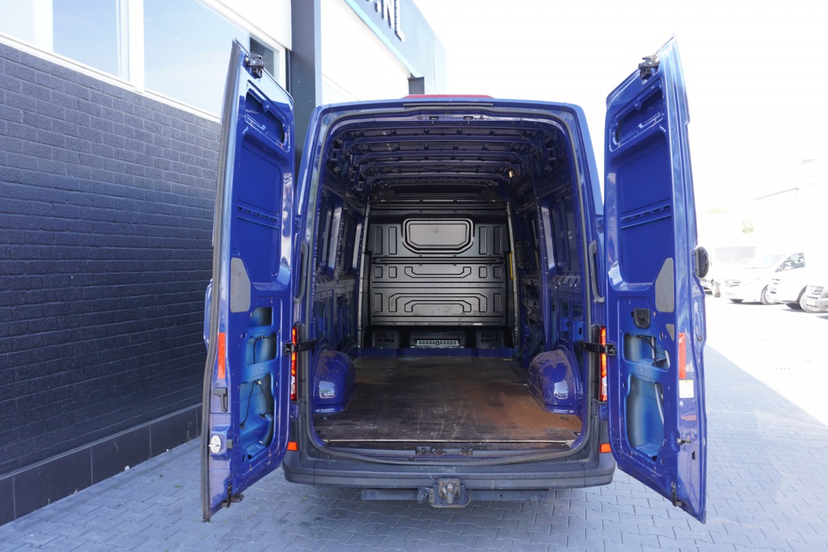 Volkswagen Crafter 2.0 TDI 140PK L3H3 Automaat EURO 6 - Airco - Navi - Cruise - € 16.950,- Excl.