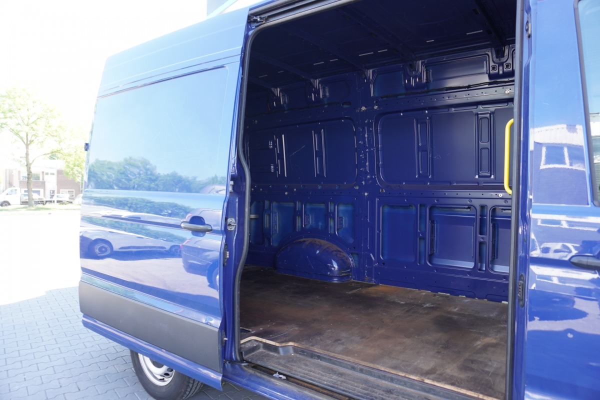 Volkswagen Crafter 2.0 TDI 140PK L3H3 Automaat EURO 6 - Airco - Navi - Cruise - € 16.950,- Excl.