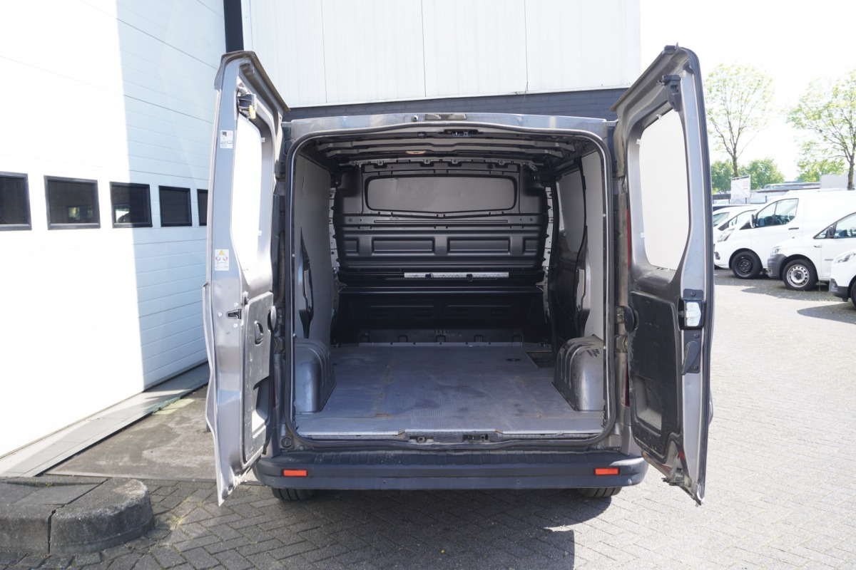 Opel Vivaro 1.6 CDTI 126PK EURO 6 - Airco - Navi - Cruise - Stoelverwarming - €9.950,- Excl.