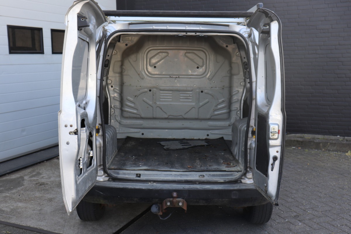 Peugeot Bipper 1.3 HDi - Trekhaak - Imperiaal - € 1.950.-  Excl.