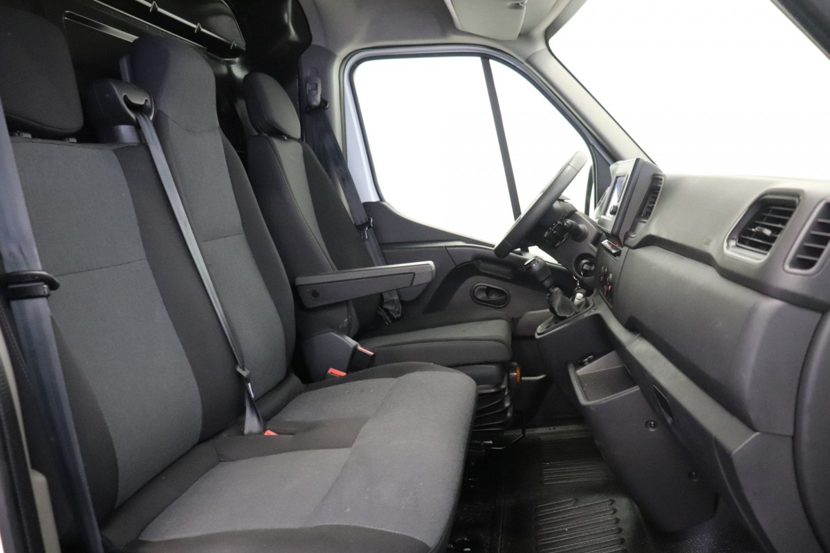 Renault Master 2.3 dCi 180PK L3H2 EURO 6 - Airco - Navi - Cruise - € 17.950,- Excl.