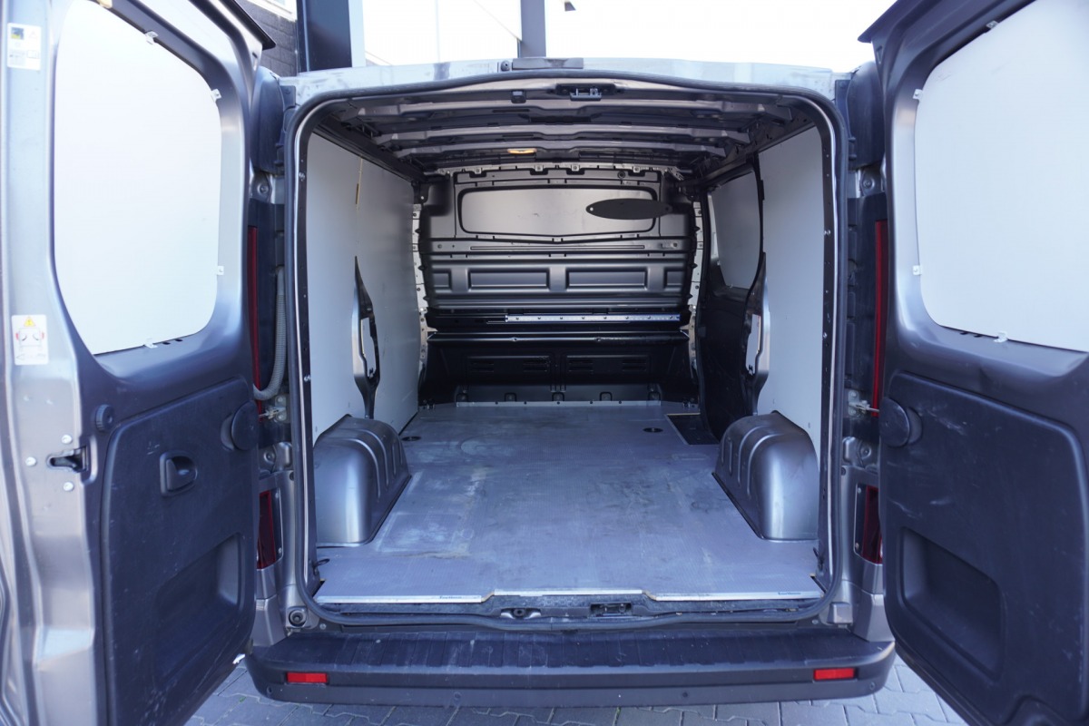 Opel Vivaro 1.6 CDTI 126PK EURO 6 - Airco - Navi - Cruise - Stoelverwarming - €10.900,- Excl.