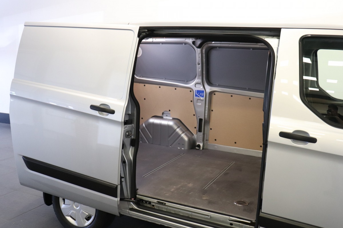 Ford Transit Custom 2.0 TDCI 130PK EURO 6 - Airco - Navi - Cruise - Stoelverwarming - € 14.900,- Excl.