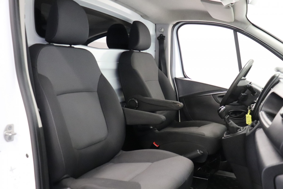 Renault Trafic 1.6 dCi EURO 6 - Airco - Cruise - PDC - Trekhaak - € 10.900,- Excl.