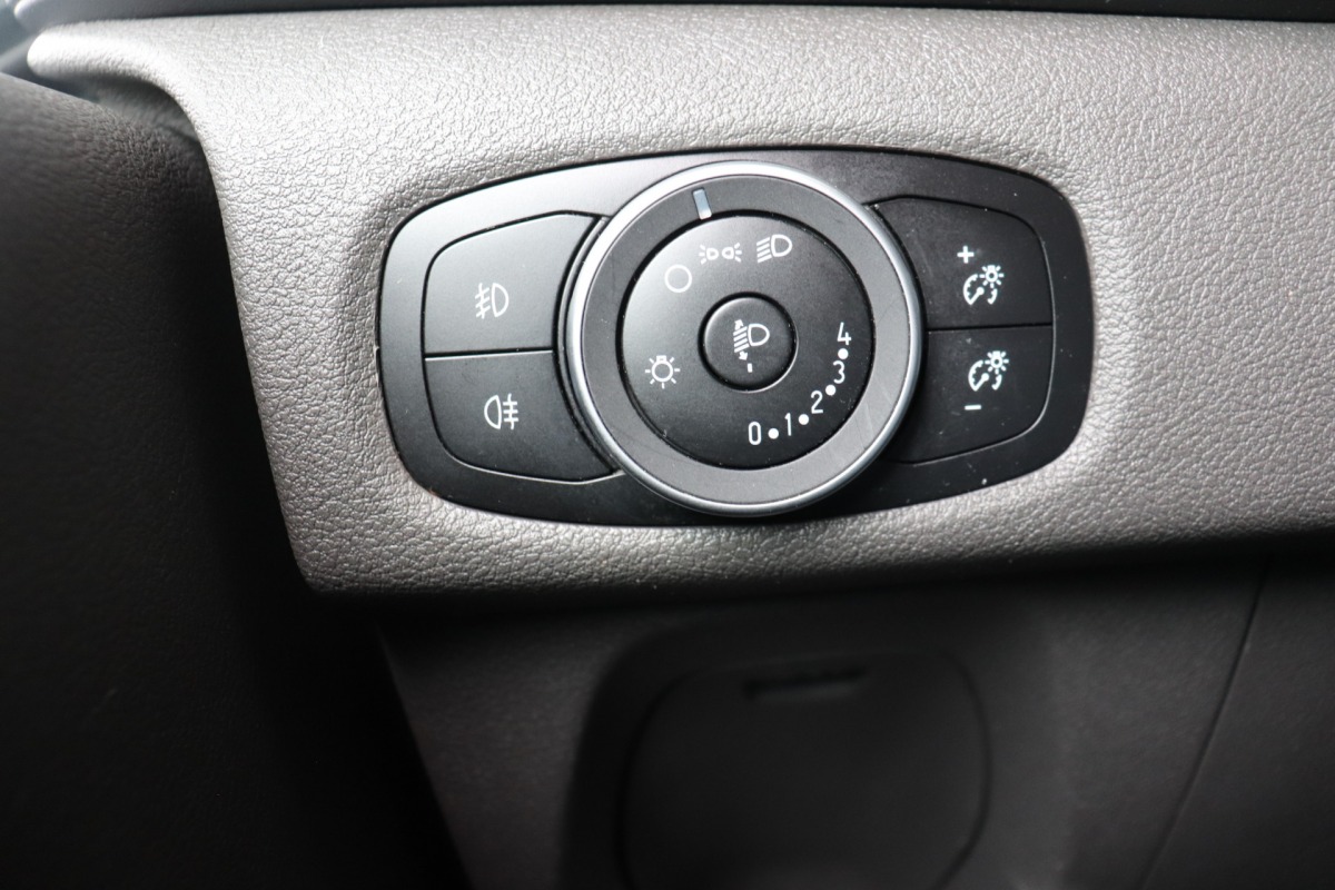 Ford Transit Custom 2.0 TDCI 130PK EURO 6 - Airco - Navi - Cruise - € 16.950,- Excl.