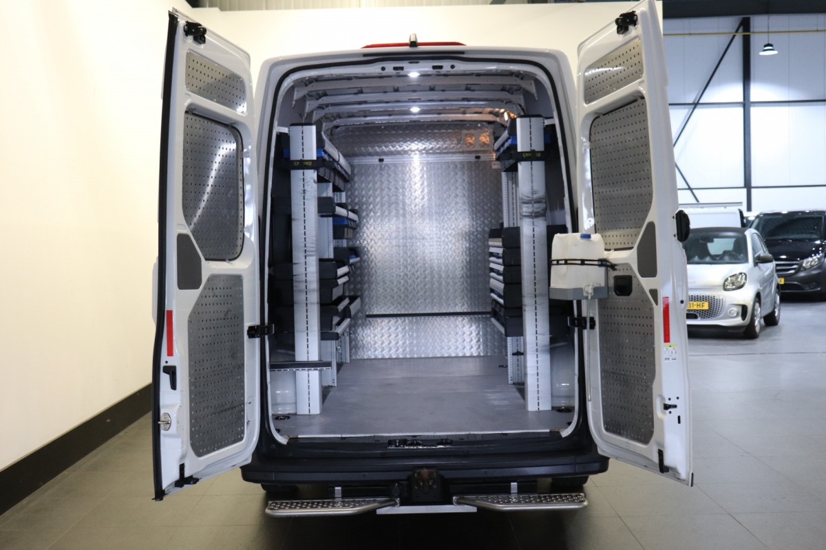 Volkswagen Crafter 35 2.0 TDI 140PK L3H3 EURO 6 - Airco - Navi - Cruise - € 16.900,- Excl.
