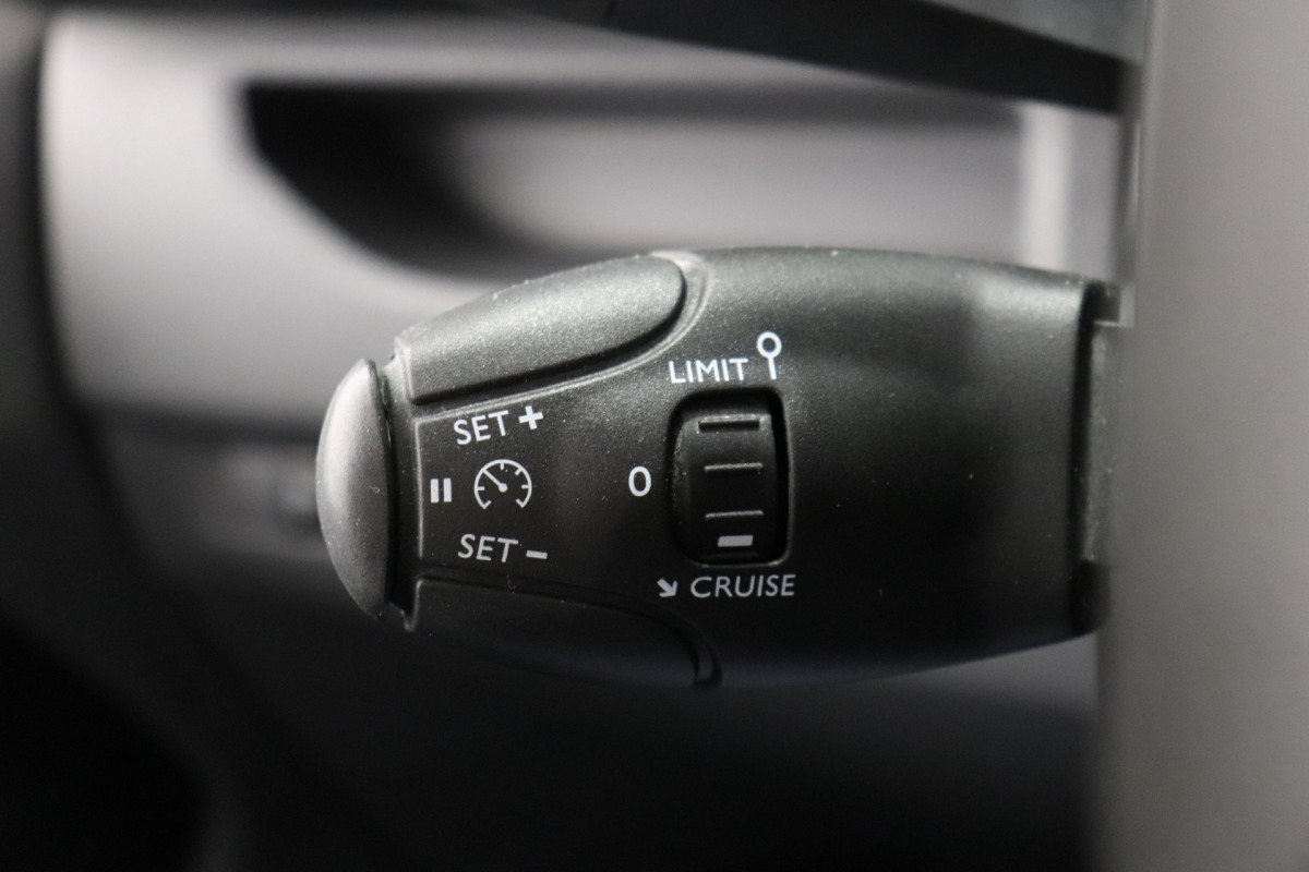 Peugeot Expert 1.6 BlueHDI EURO 6 - Airco - Navi - Cruise - € 10.900,- Excl.