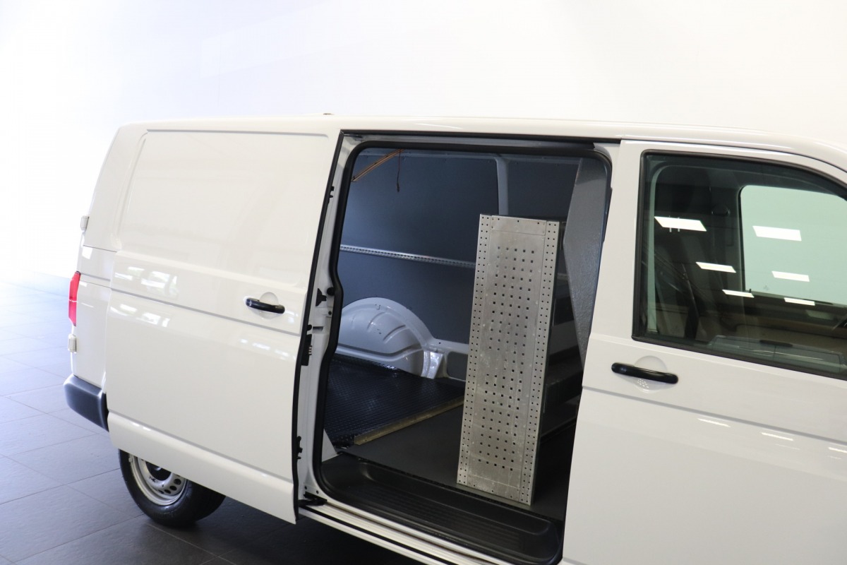 Volkswagen Transporter 2.0 TDI L2 EURO 6 - Airco - Cruise - PDC - € 11.900,- Excl.