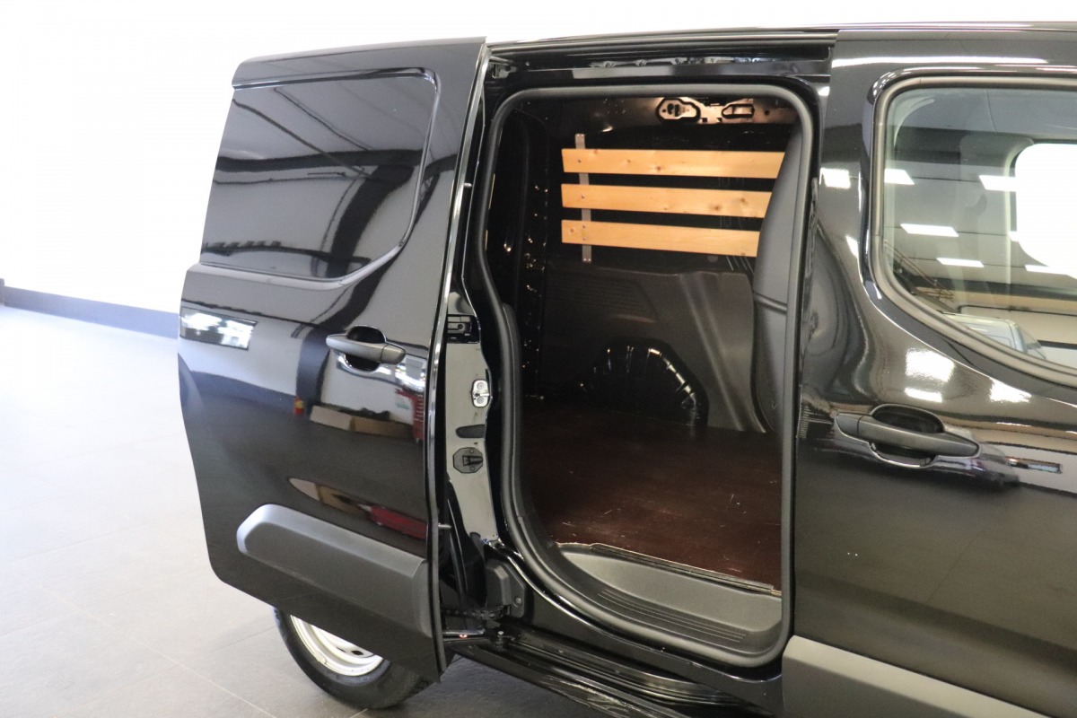 Opel Combo 1.5D 102PK EURO 6 - Airco - Navi - Cruise - €9.900,- Excl.