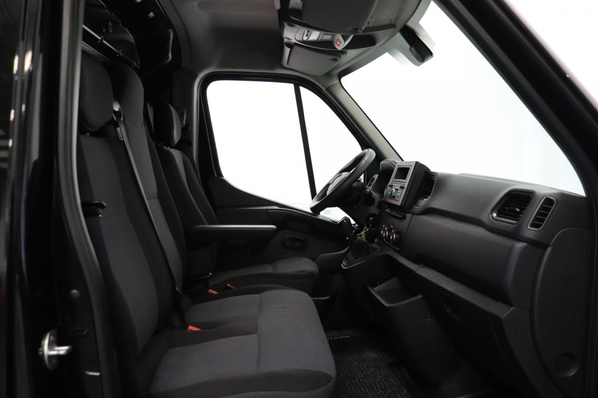 Renault Master 2.3 dCi 135PK L2H2- EURO 6 - Airco - PDC - NAP - € 19.950,- Excl.