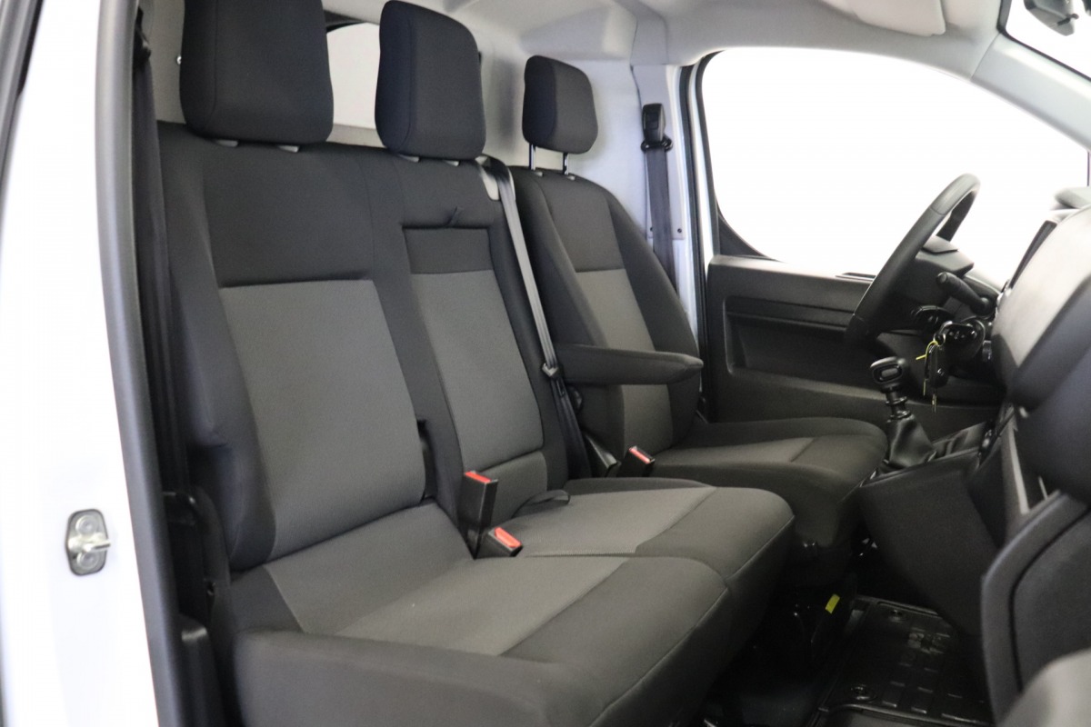 Opel Vivaro 2.0 BlueHDi 145PK EURO 6 - Airco - Navi - Cruise - € 18.900,- Excl.
