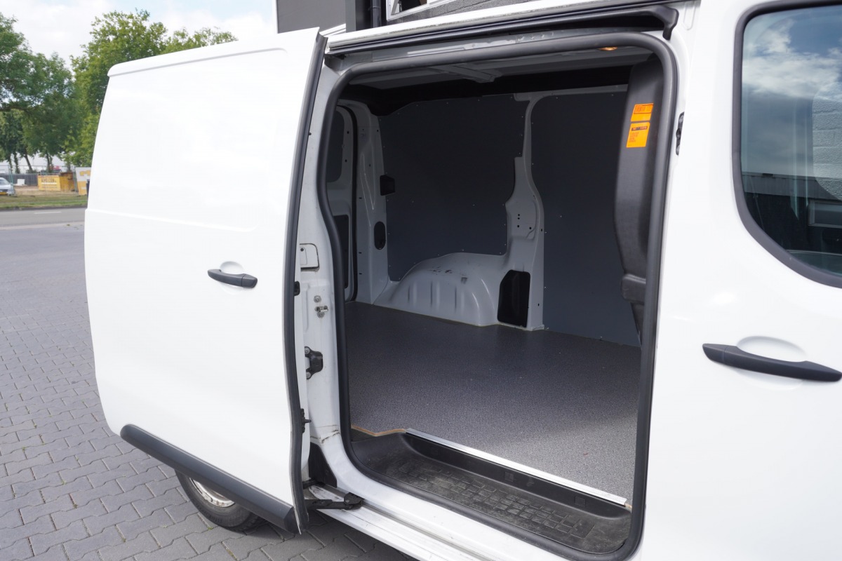 Toyota ProAce Worker 2.0 D-4D 145PK EURO 6 - Airco - Navi - Cruise - € 14.900,- Excl.