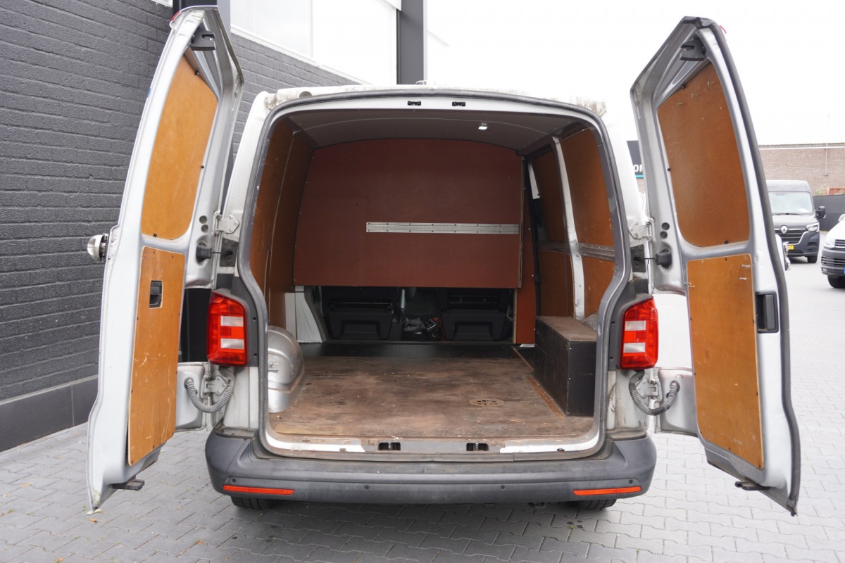 Volkswagen Transporter 2.0 TDI 150PK Automaat EURO 6 - Airco - Navi - Cruise - € 13.950,- Excl.