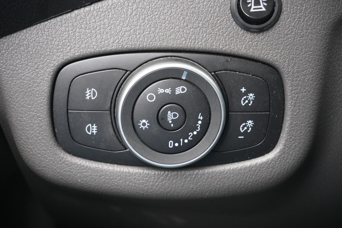 Ford Transit Connect 1.5 EcoBlue L2 Automaat EURO 6 - Airco - Navi - Cruise - Trekhaak - €10.950,- Excl.