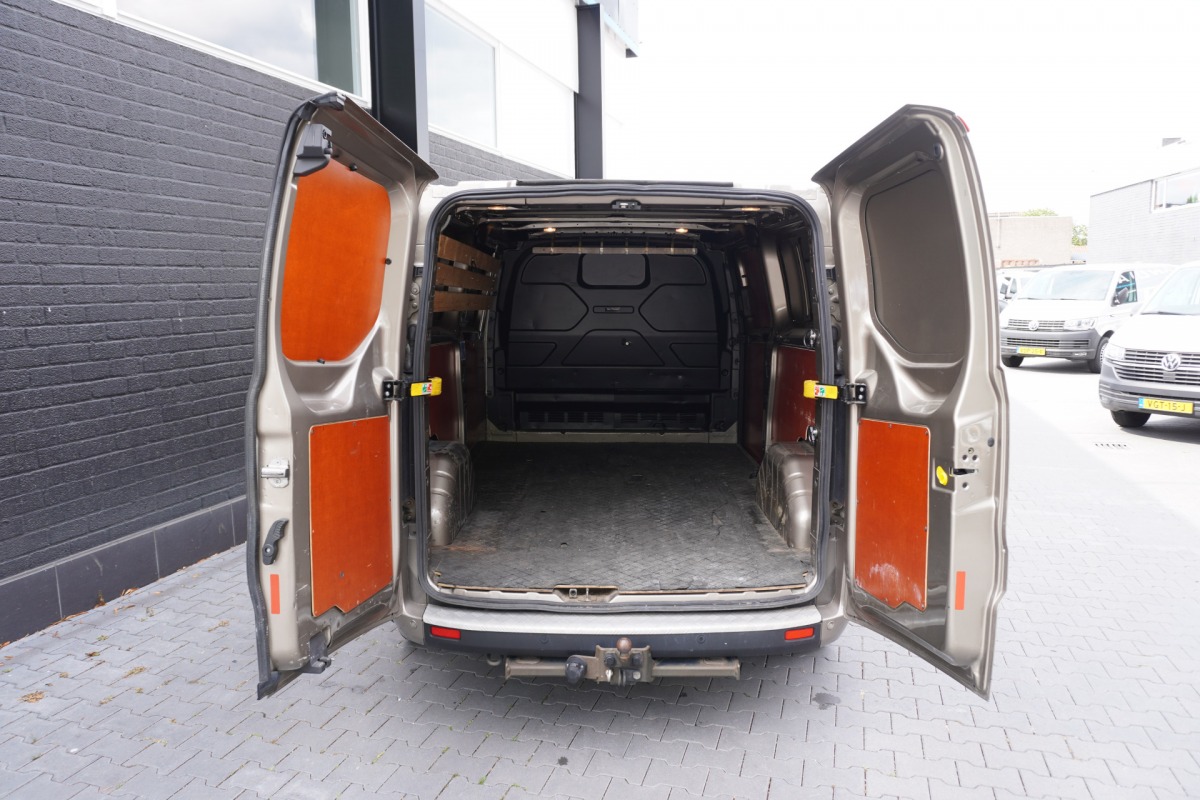 Ford Transit Custom 2.0 TDCI 130PK L2 - EURO 6 - Airco - Navi - Cruise - € 15.950,- Excl.
