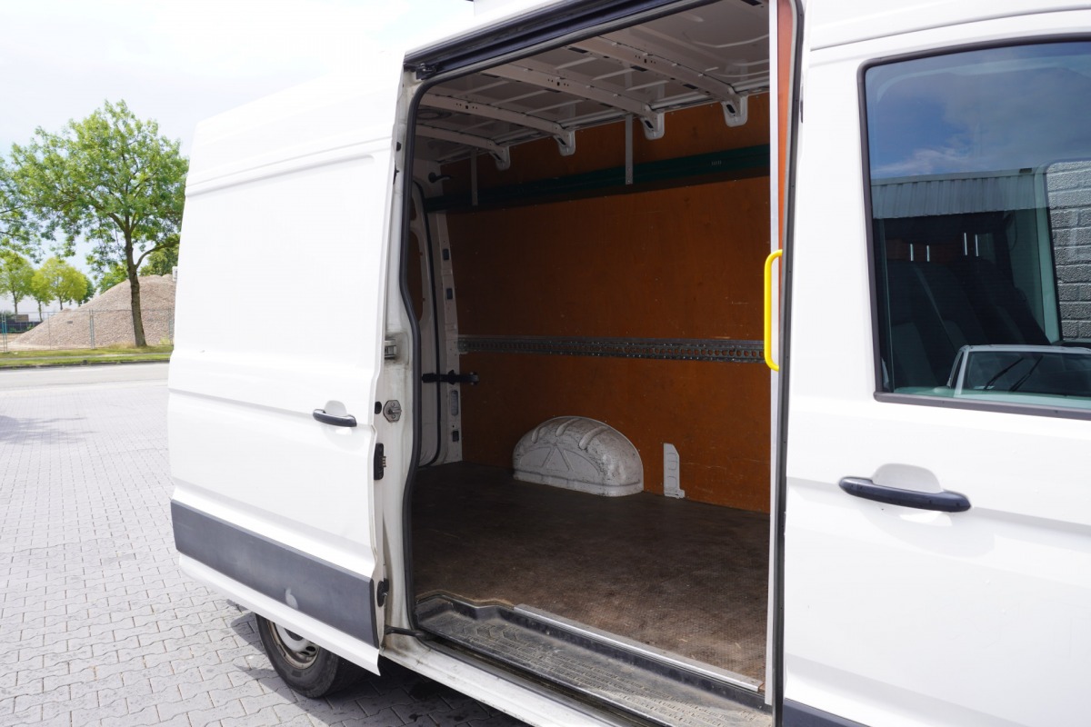 Volkswagen Crafter 2.0 TDI 140PK L3H3 EURO 6 - Airco - Navi - Cruise - PDC - €15.900,- Excl.