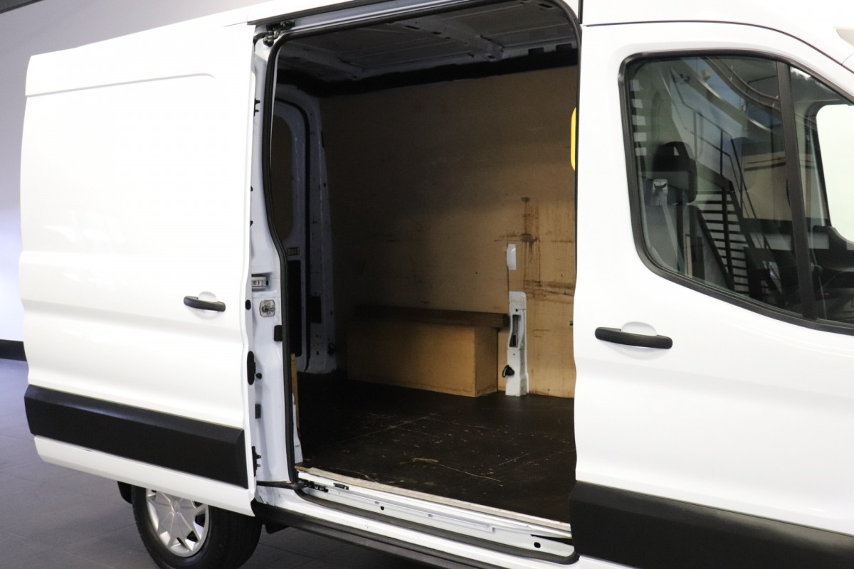 Ford Transit 2.0 TDCI 130PK L2H2 EURO 6 - A/C Climate - Navi - Cruise - PDC - €20.900,- Excl.