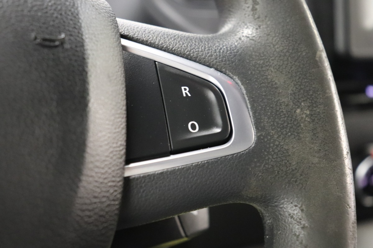 Renault Master 2.3 dCi 135PK L2H2 EURO 6 - Airco - Navi - Cruise - Imperiaal - €17.900,- Excl. Renault Master 2.3 dCi 135PK L2H2 EURO 6 - Airco - Navi - Cruise - Imperiaal - €17.900,- Excl.